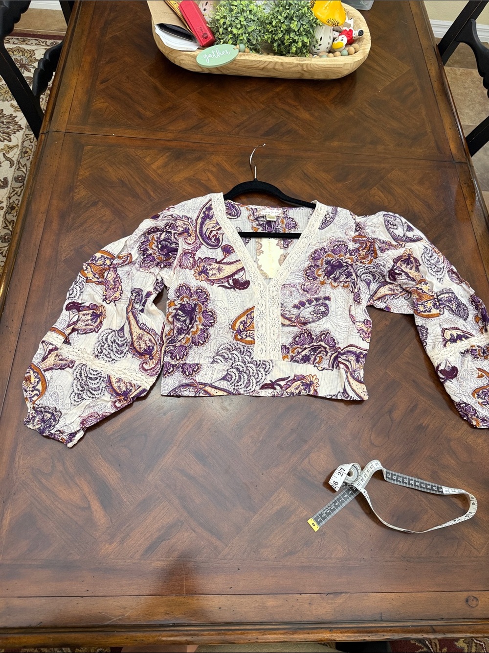 Paisley Lace-Trim Cropped V-Neck Top in Purple & Cream